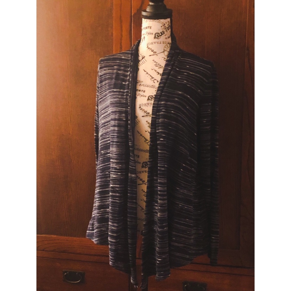 Daisy Fuentes light cardigan.